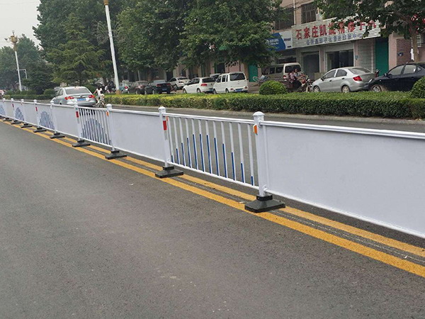 廣告板道路護(hù)欄